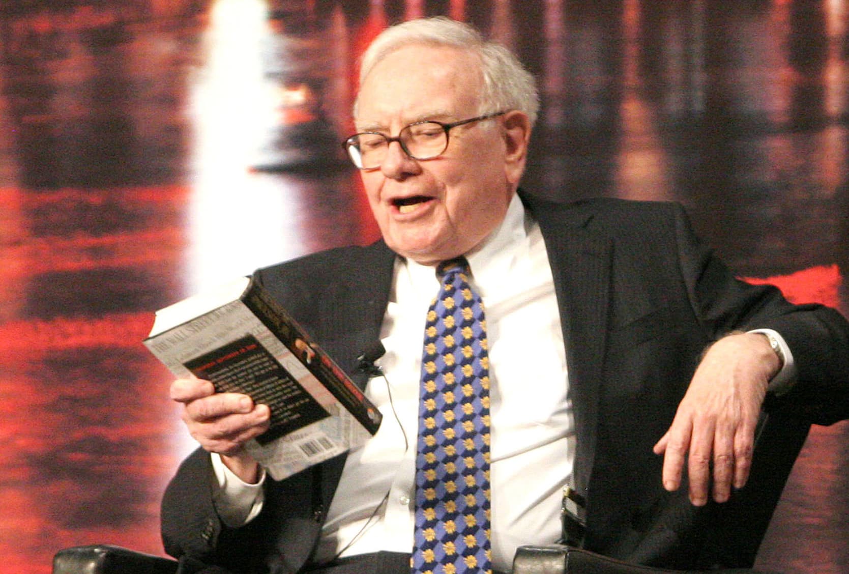Warren Buffett e i 5 libri che possono trasformarti